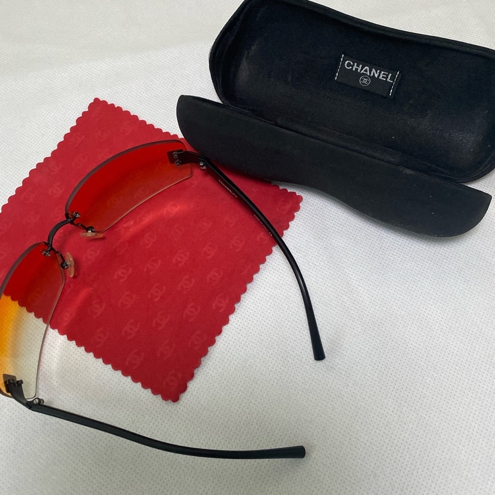 Chanel Y2K Sunglasses - Picture 6 of 8